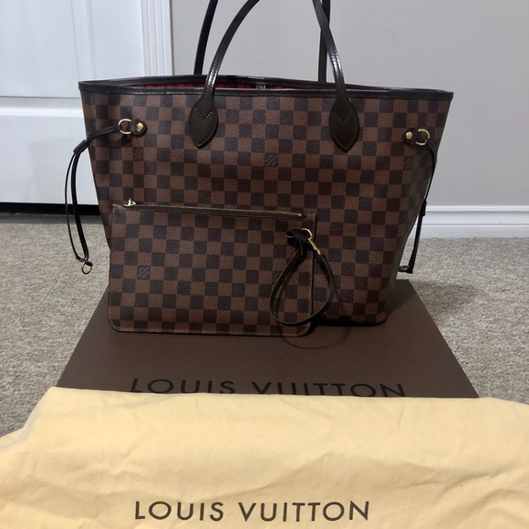 ❣️SOLD❣️Authentic LV never full with pouch - Picture 1 of 9